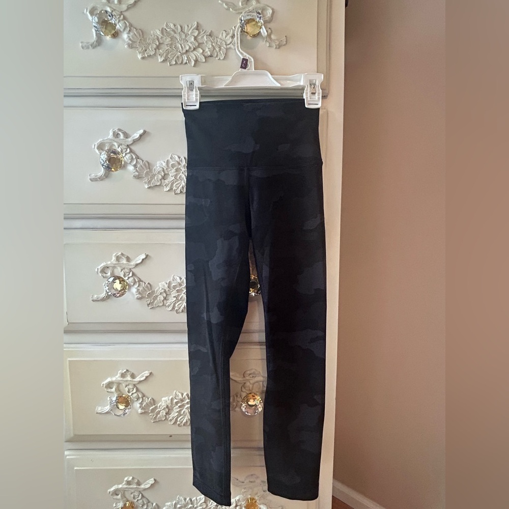 Lululemon Wunder Train High Rise Crop 23 inch, Size 0